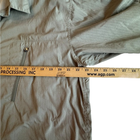 Patagonia Mens L Button-Up Shirt Gray Striped Outdoor Hiking Vented Back F113 - Picture 2 of 10